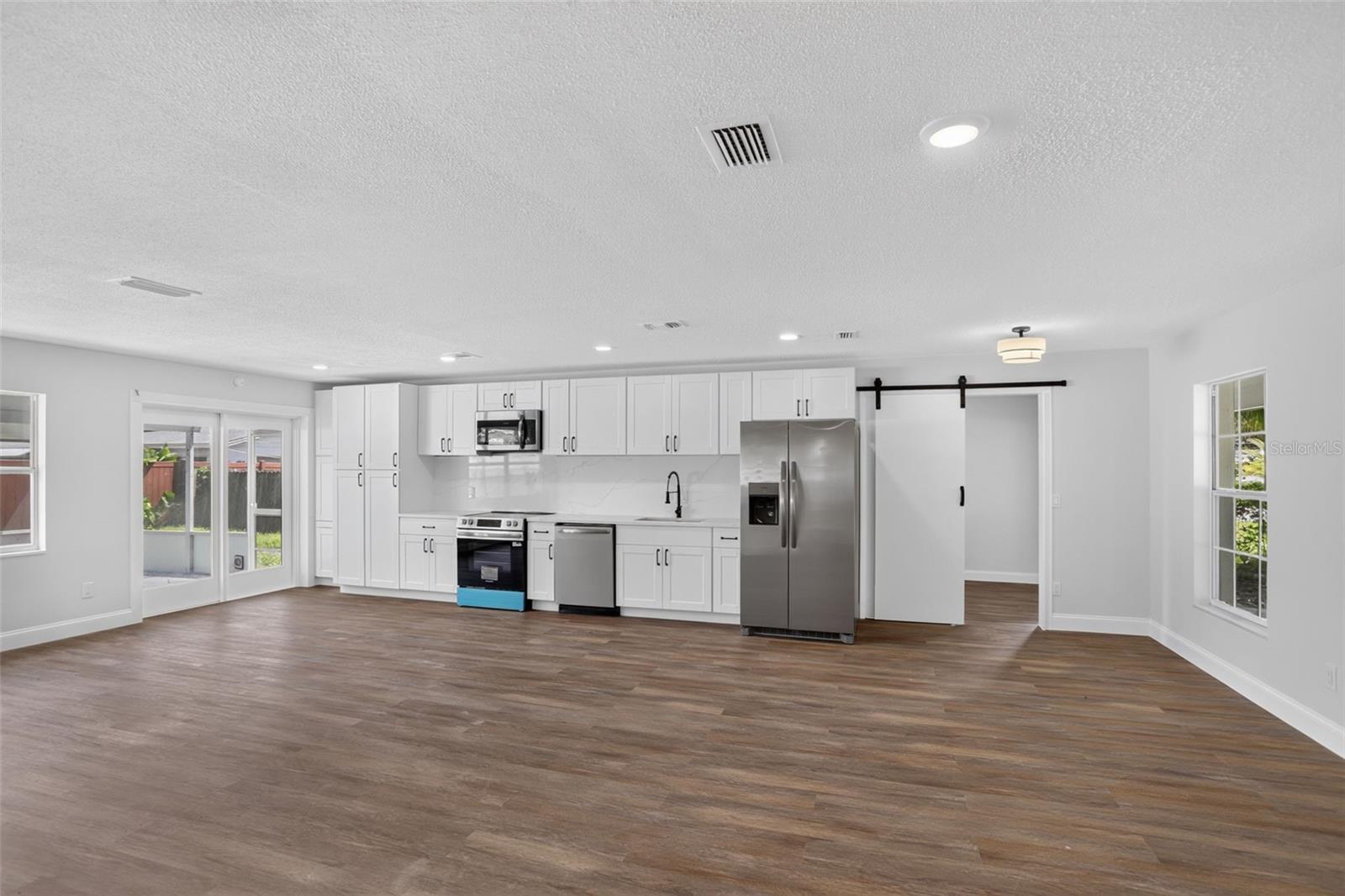 405 CHESTNUT AVE — photo 3