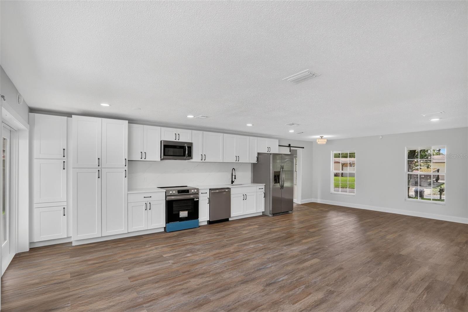 405 CHESTNUT AVE — photo 5