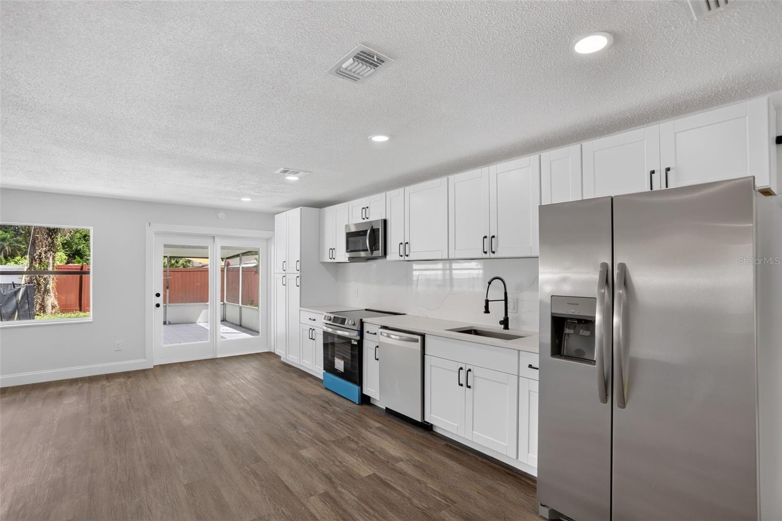 405 CHESTNUT AVE — photo 6