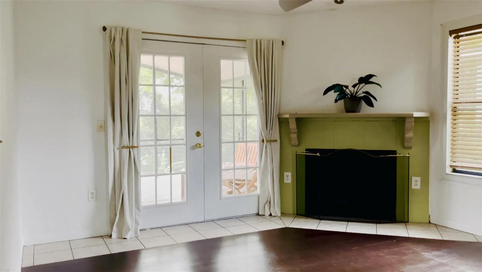 238 LAKE DR — photo 8