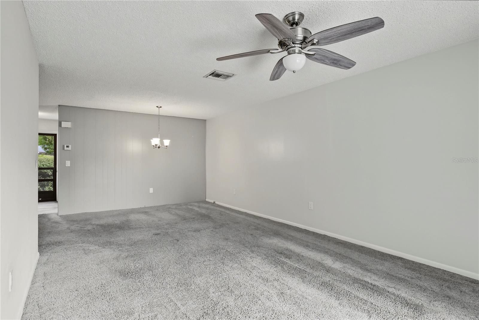 328 E EVERGREEN AVE — photo 11