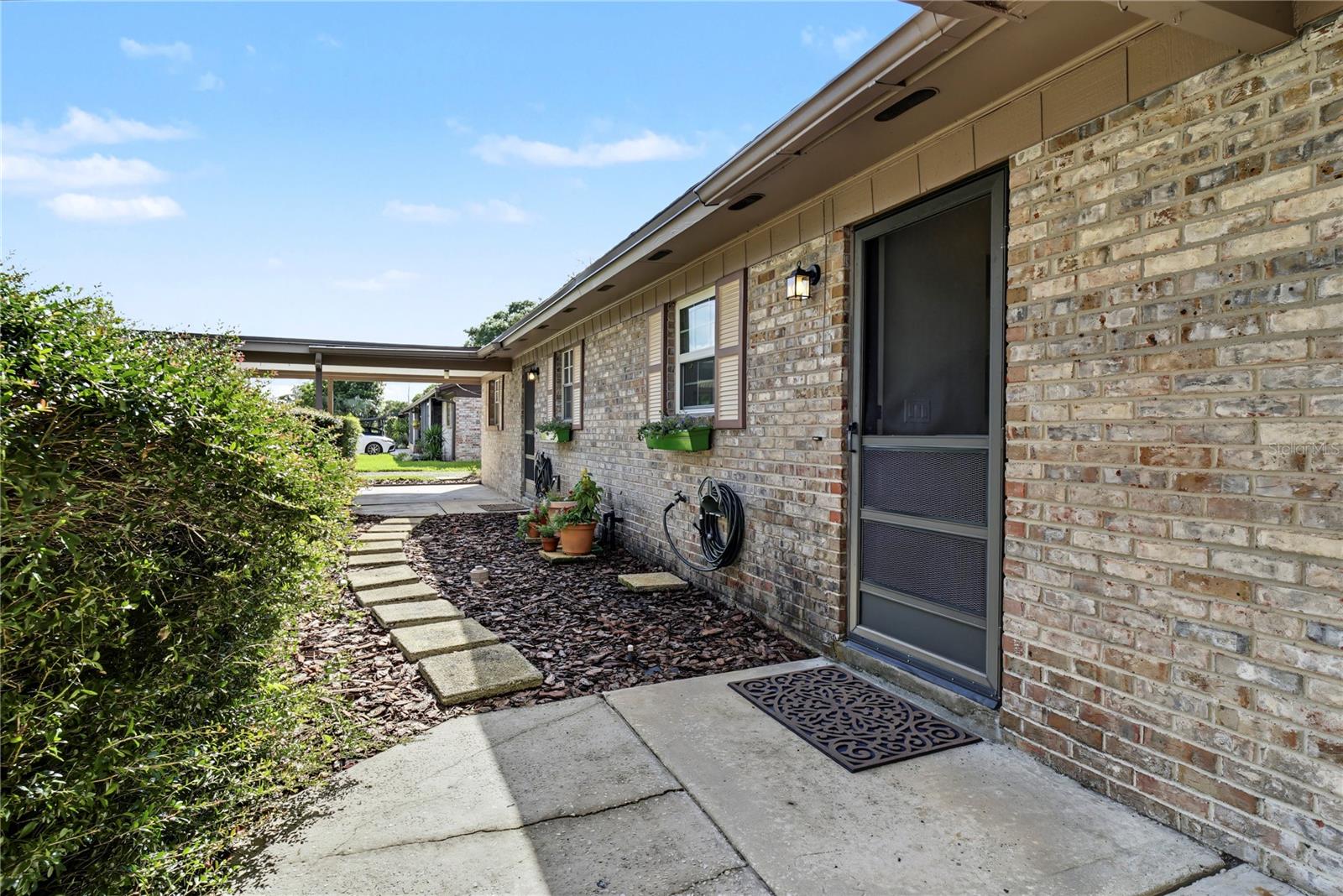 328 E EVERGREEN AVE — photo 4