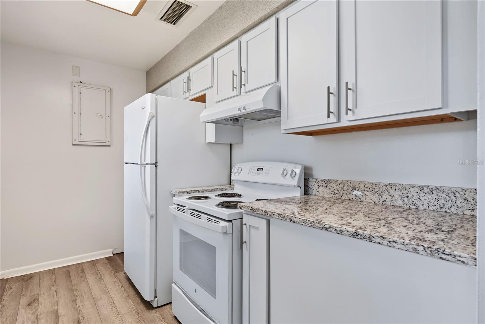 328 E EVERGREEN AVE — photo 6