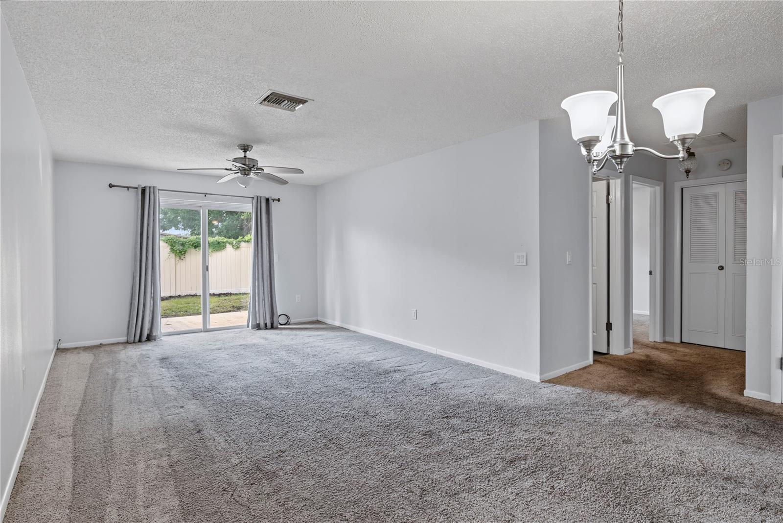 328 E EVERGREEN AVE — photo 9