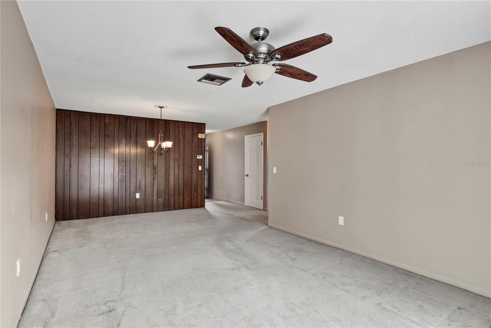 330 E EVERGREEN AVE — photo 11