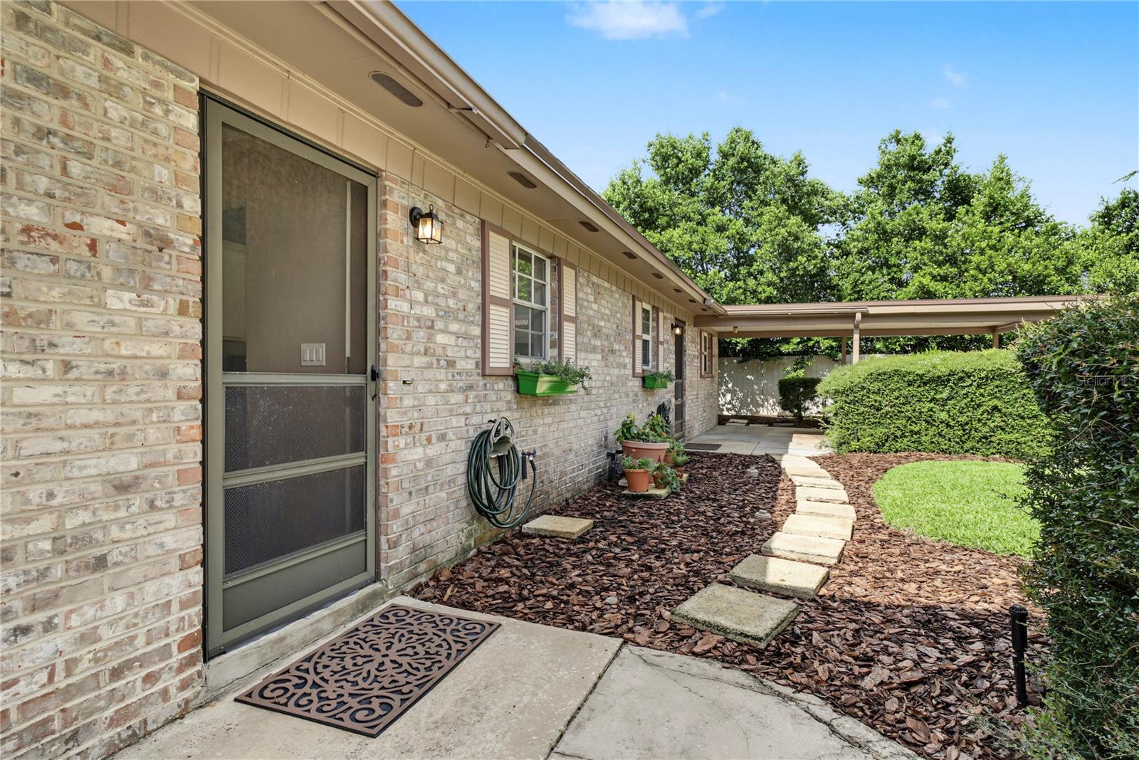 330 E EVERGREEN AVE — photo 4