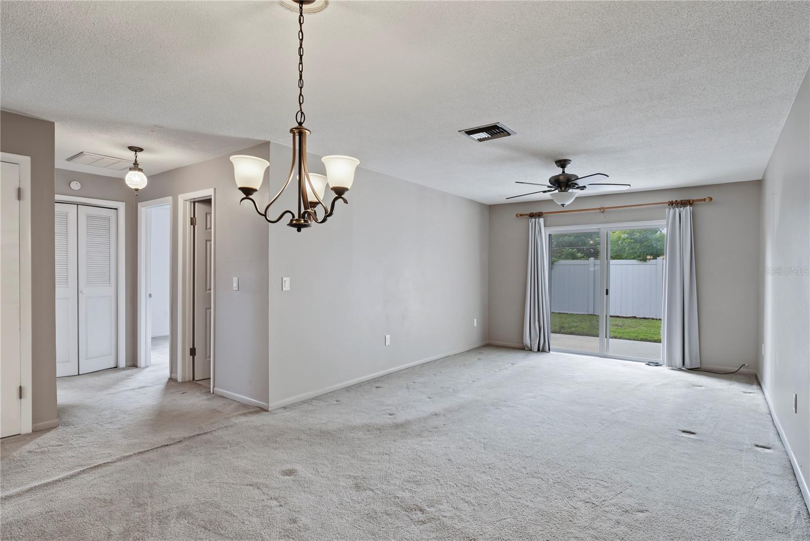 330 E EVERGREEN AVE — photo 9