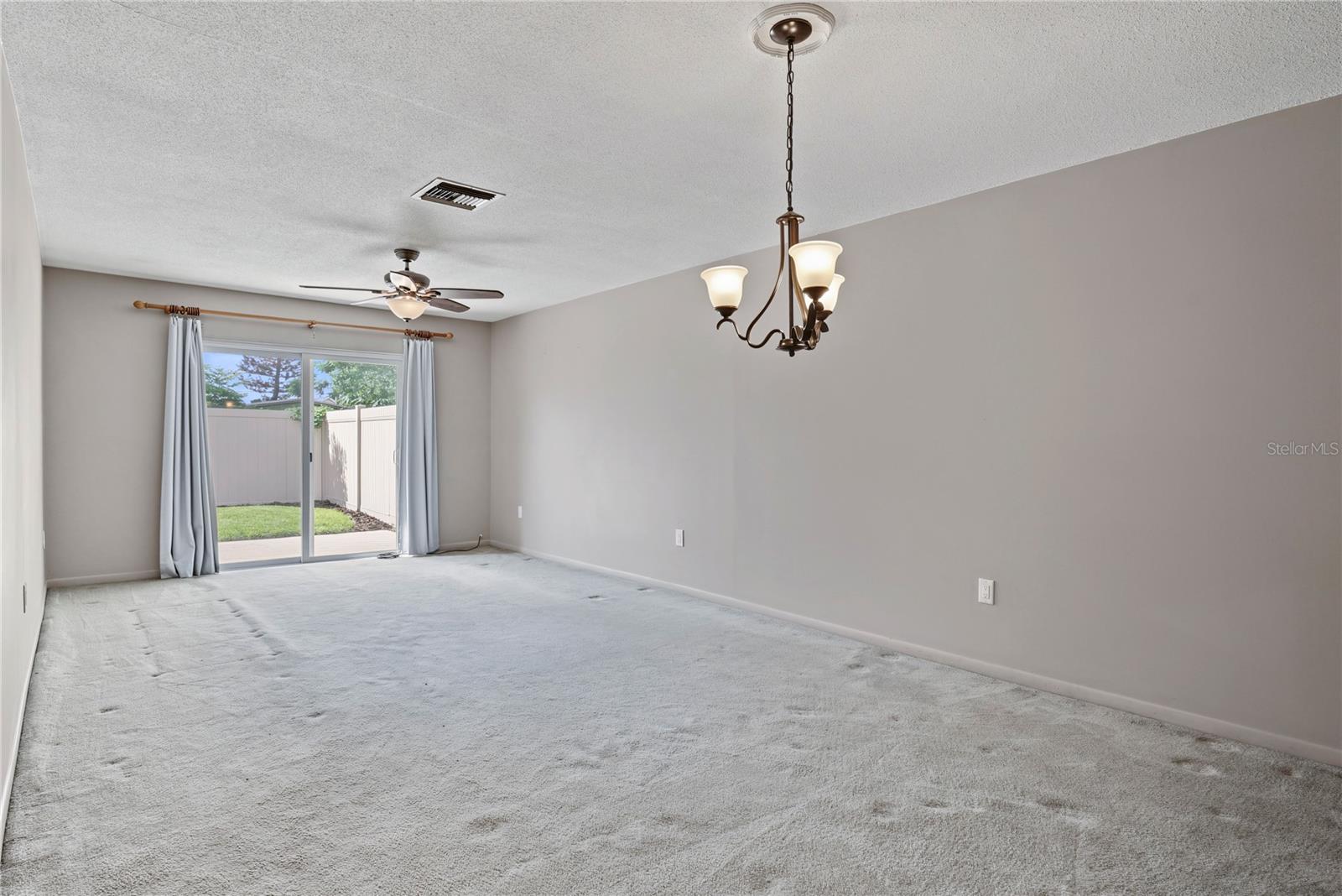 330 E EVERGREEN AVE — photo 10