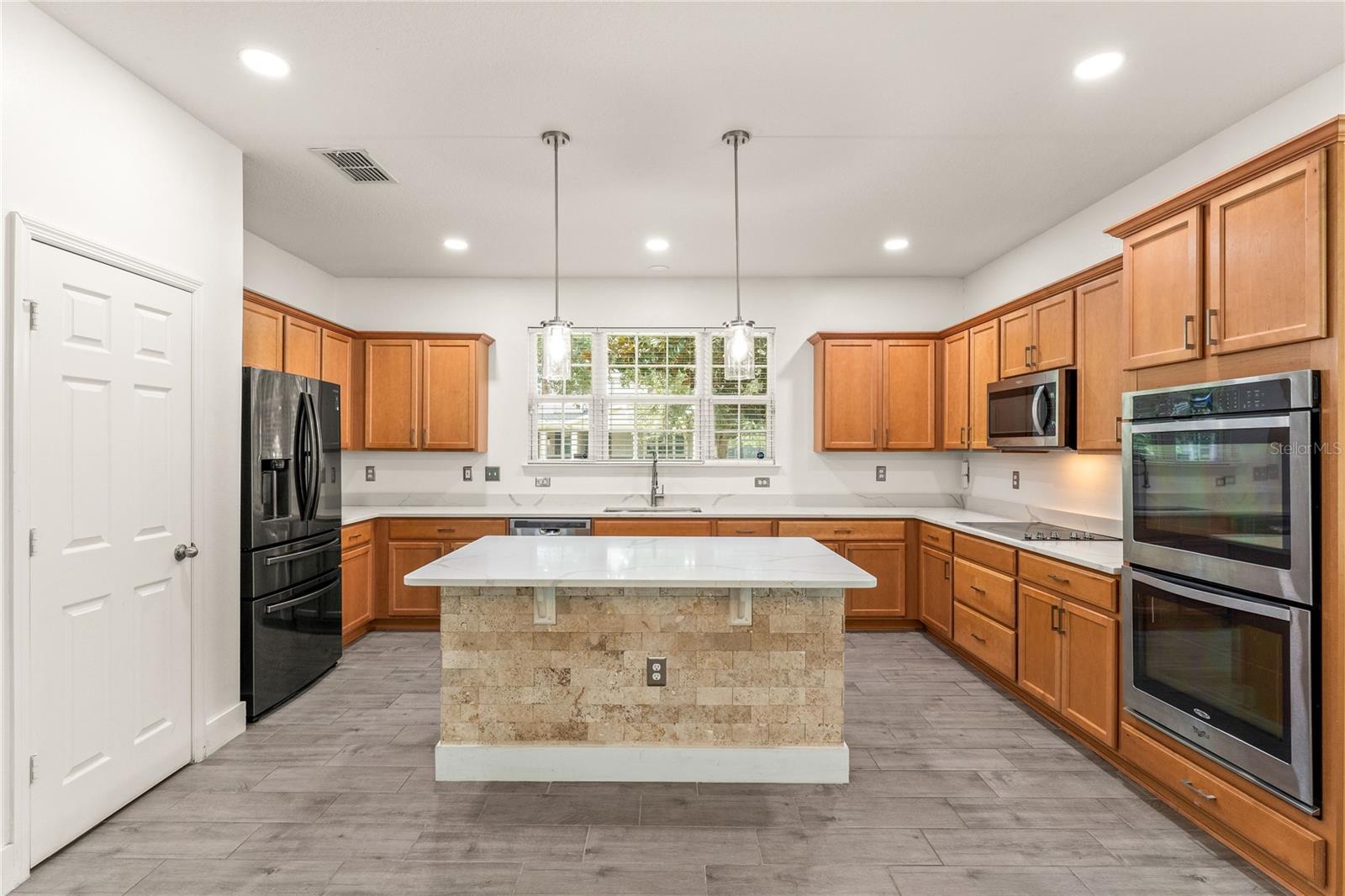 13701 BECKMAN DR — photo 6
