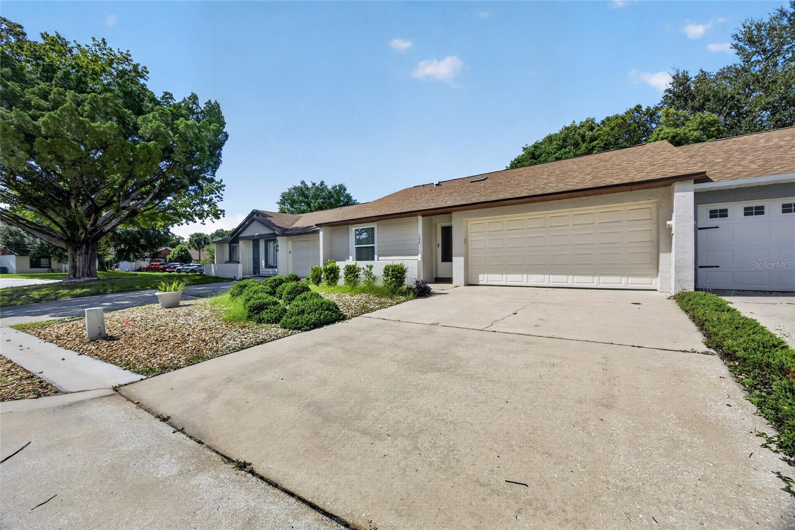 102 EDGEWATER CIR — photo 2
