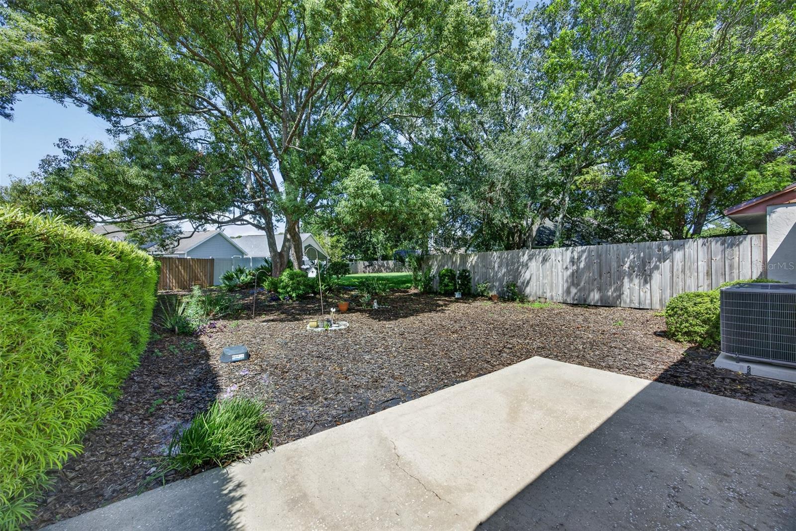 102 EDGEWATER CIR — photo 4