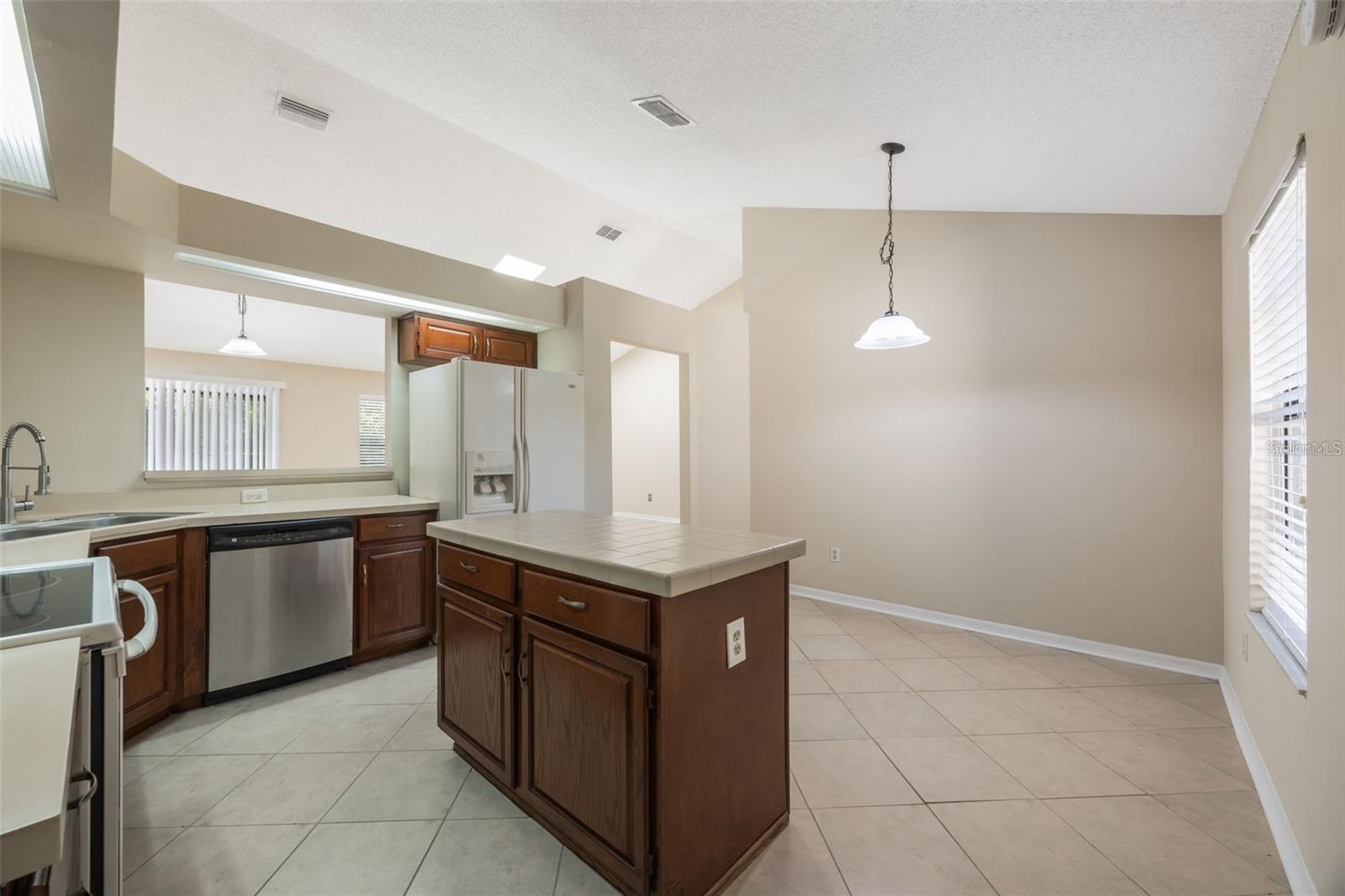 840 LAKE JACKSON CIR — photo 9