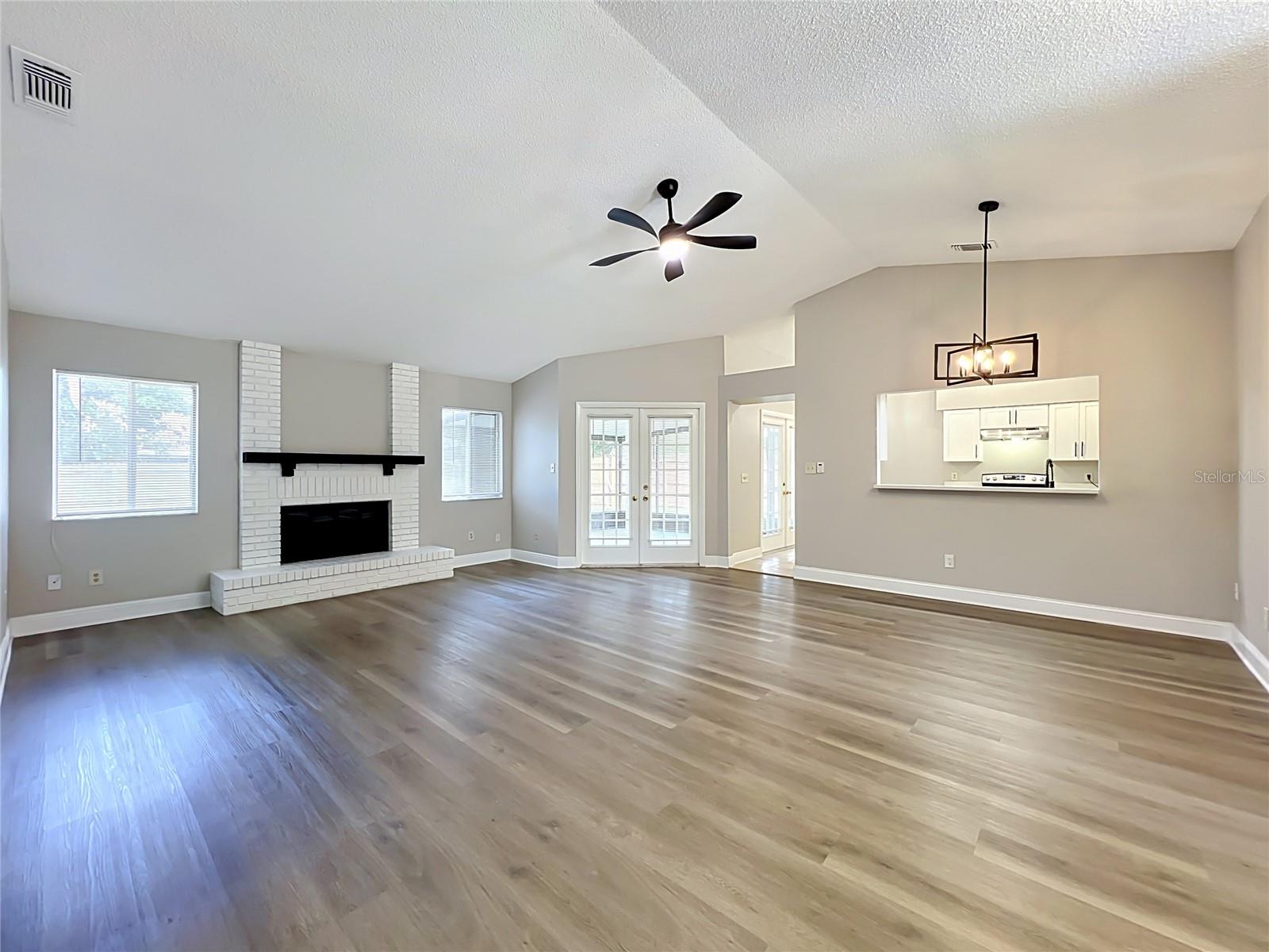 502 HAGER DR — photo 10