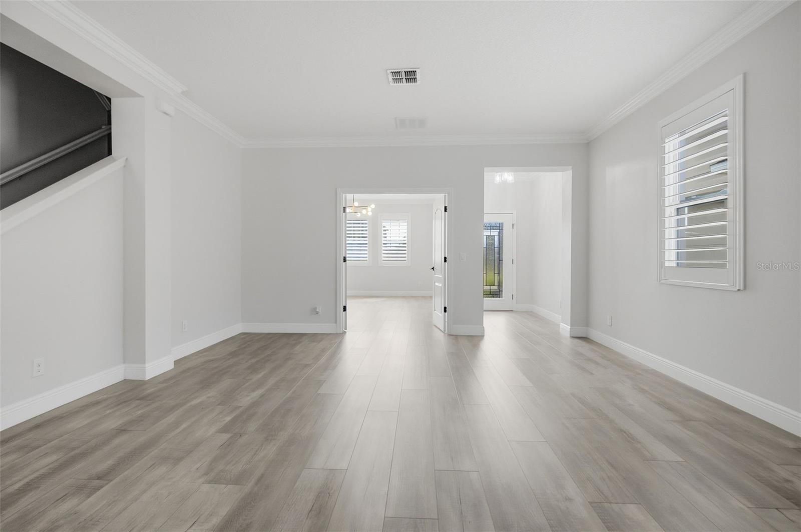 3285 STRATTON CIR — photo 2
