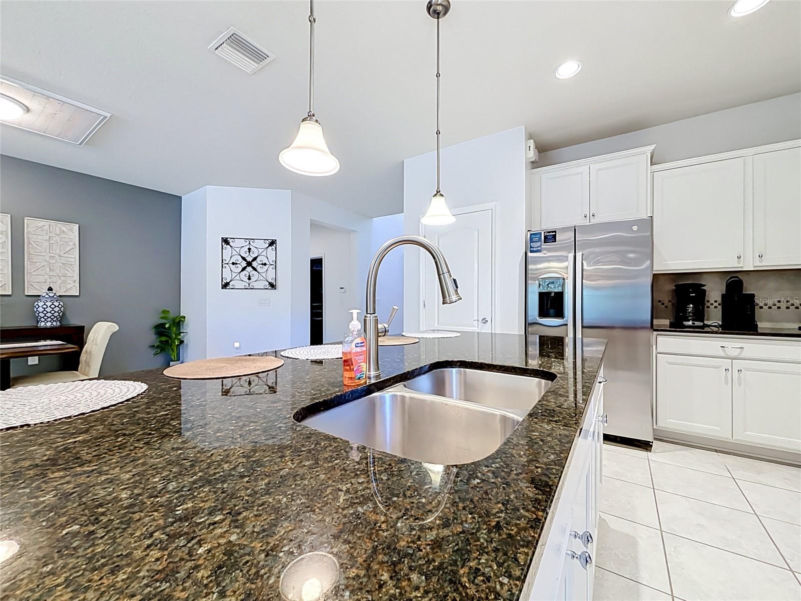 8879 QIN LOOP — photo 12