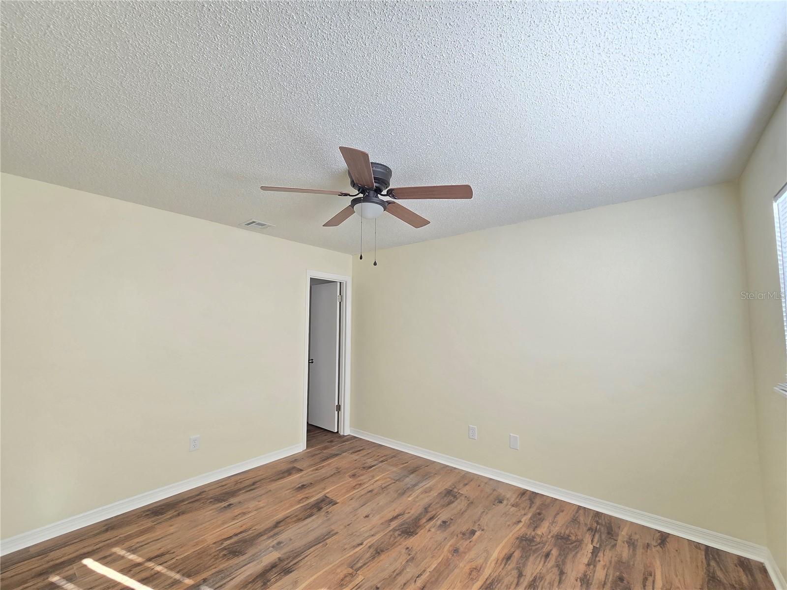 410 S NETHERWOOD CRES #410 — photo 11