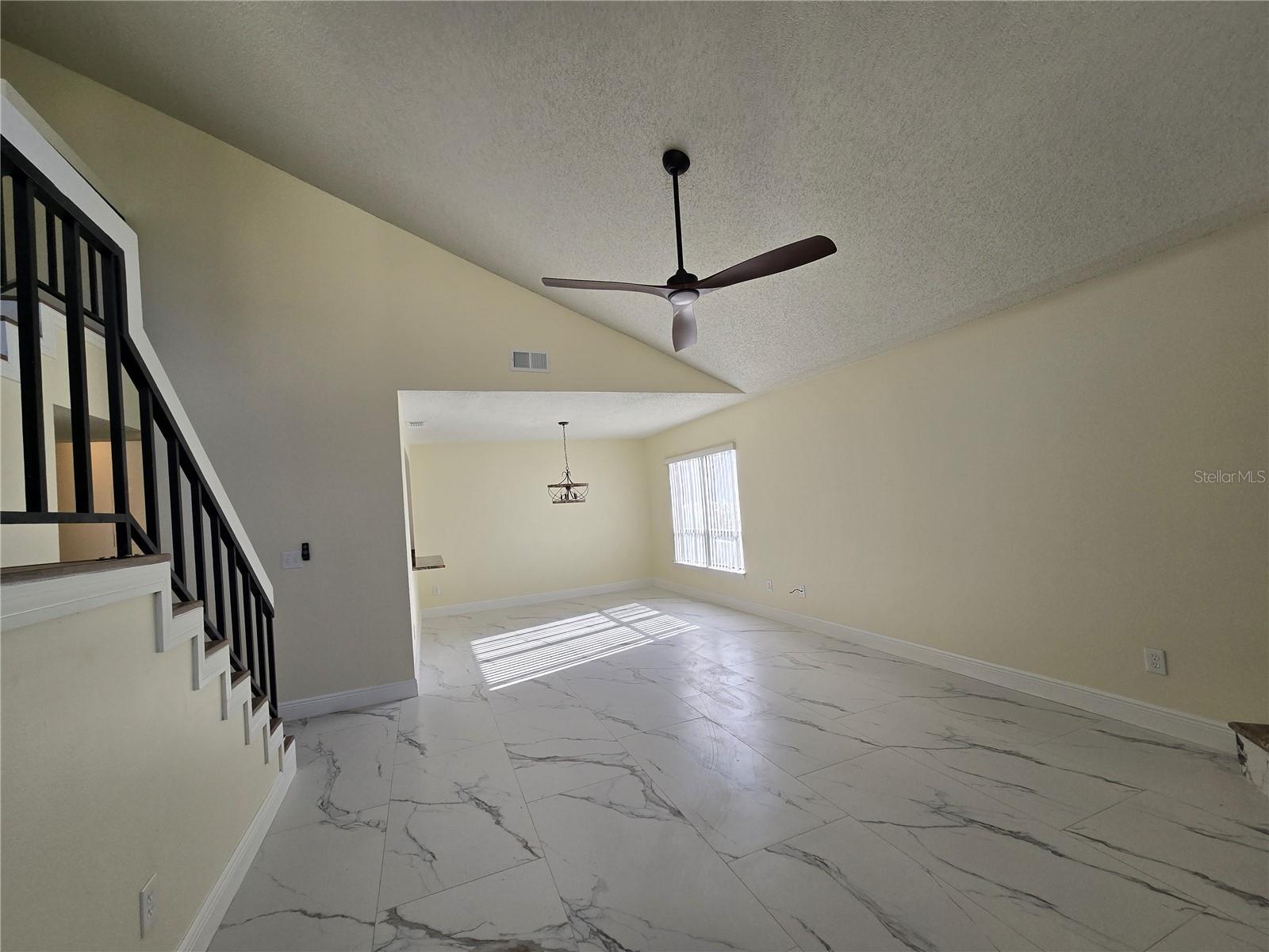 410 S NETHERWOOD CRES #410 — photo 5