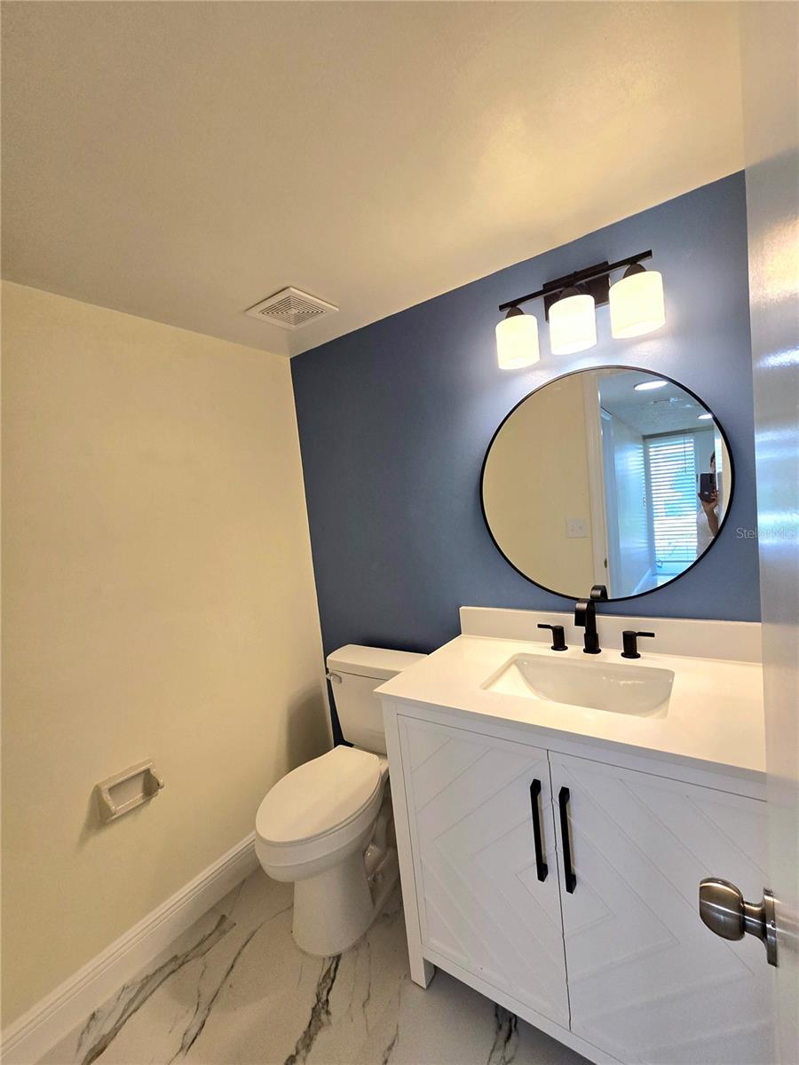 410 S NETHERWOOD CRES #410 — photo 9