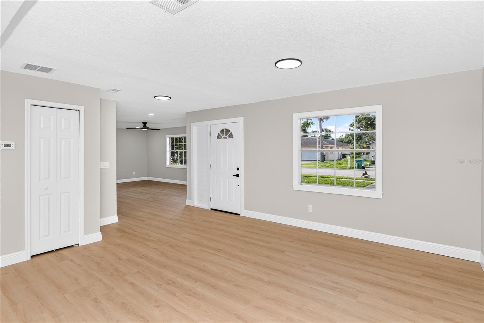 136 GLENDALE DR — photo 12