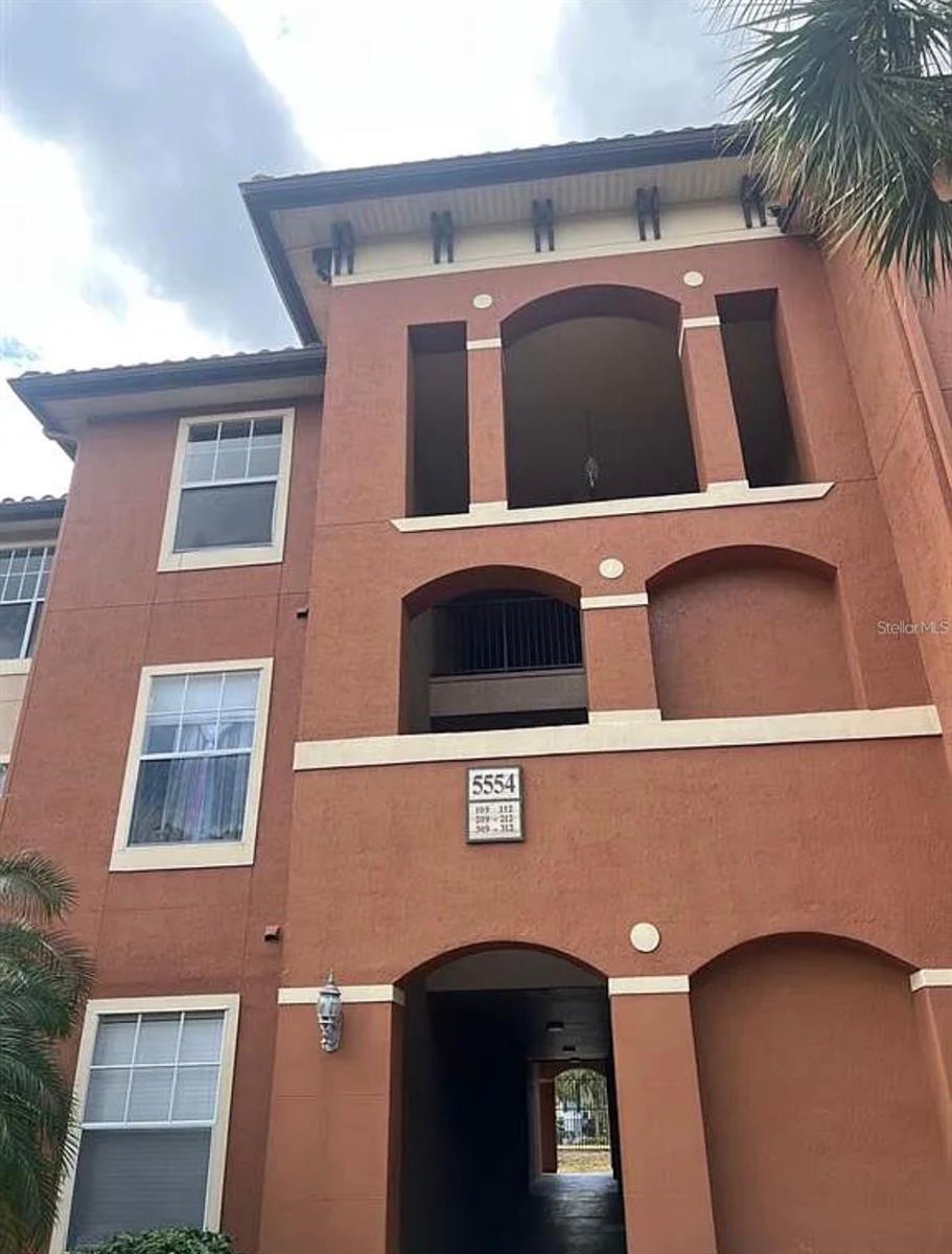 5554 METROWEST BLVD #4-310