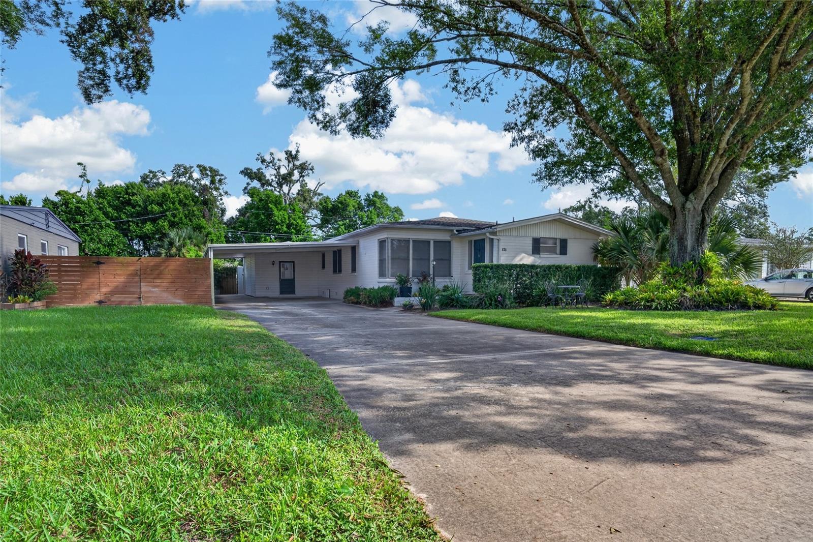 825 CAREW AVE