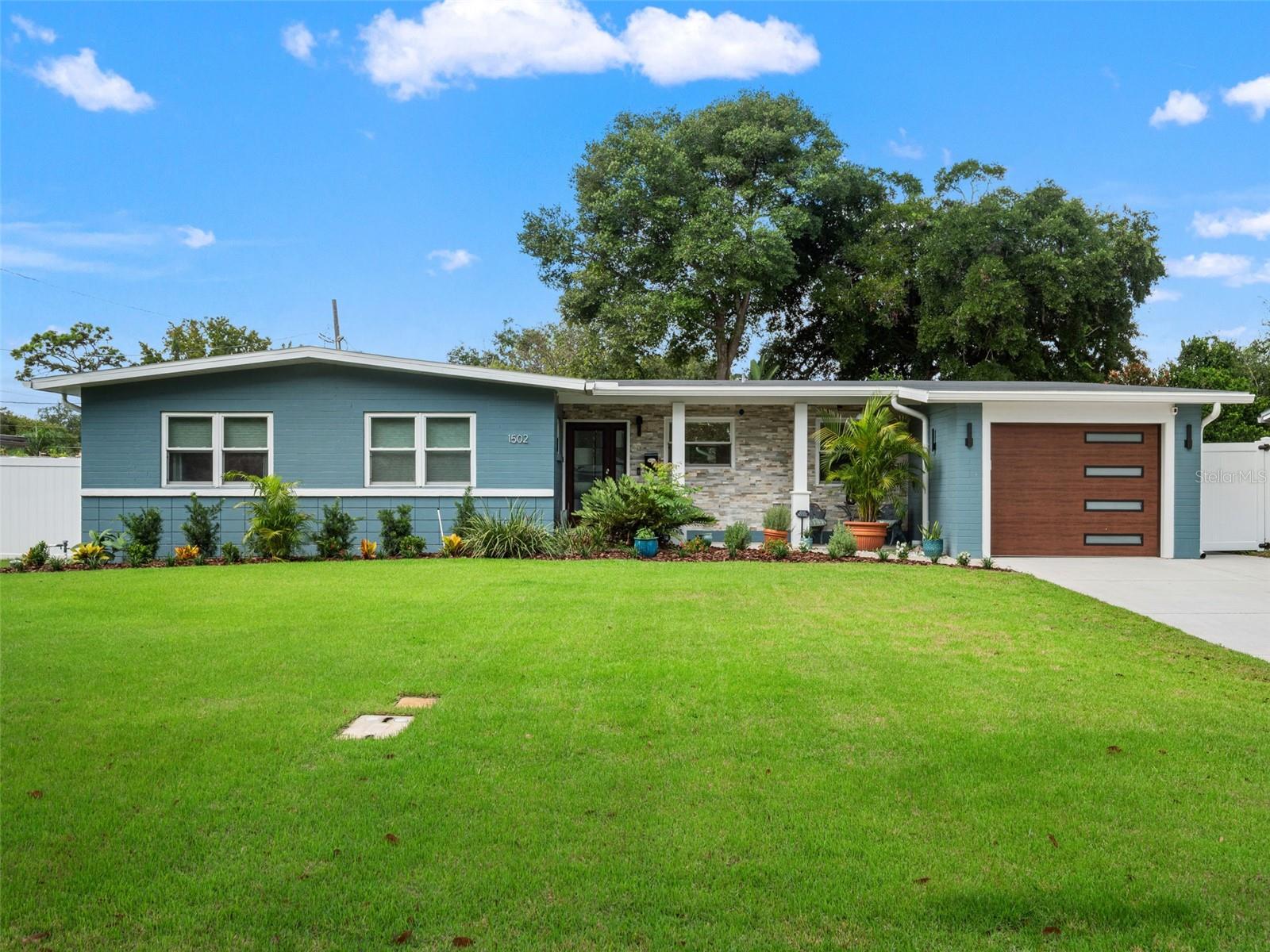 1502 DOVE DR