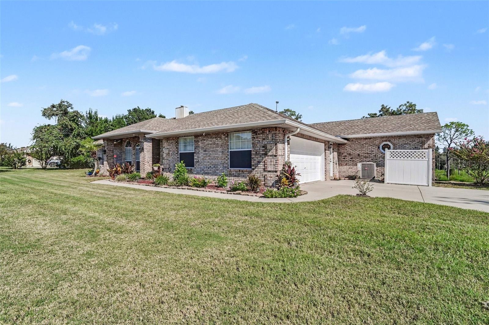 2090 LAKEBREEZE WAY — photo 2