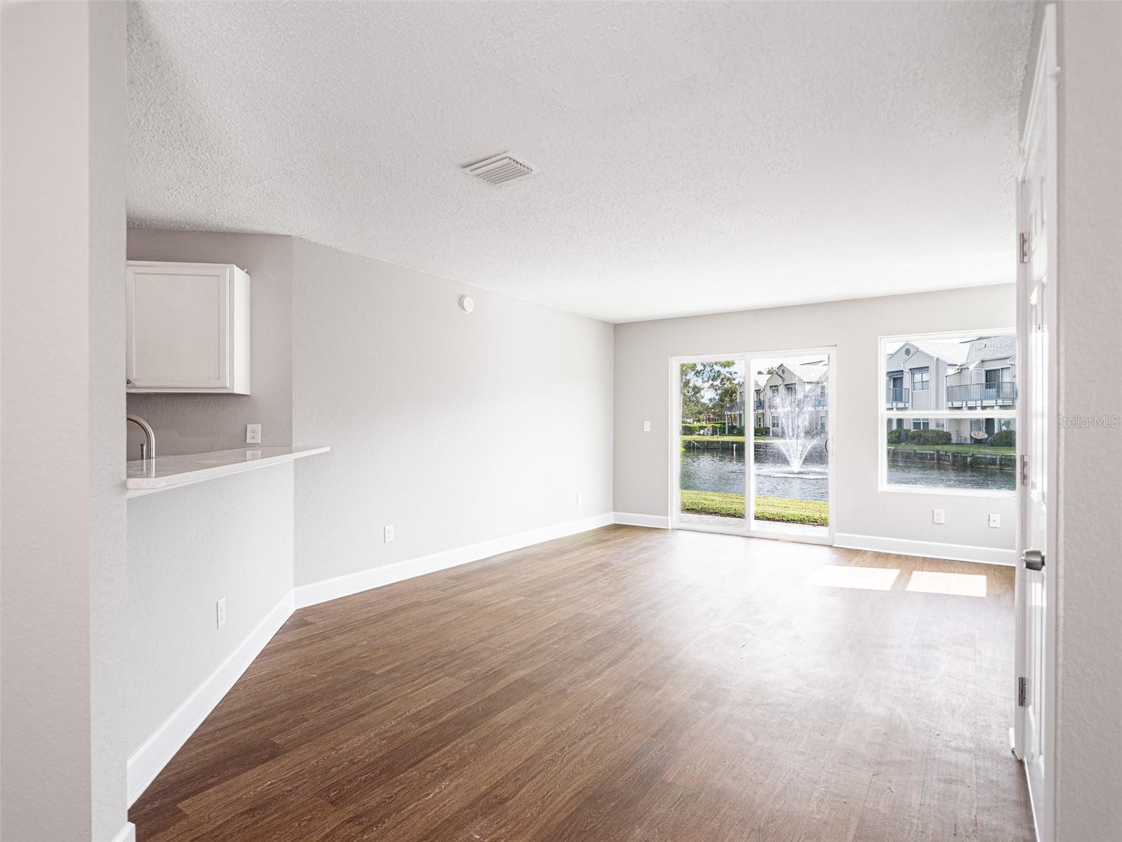 2512 WOODGATE BLVD #107 — photo 3