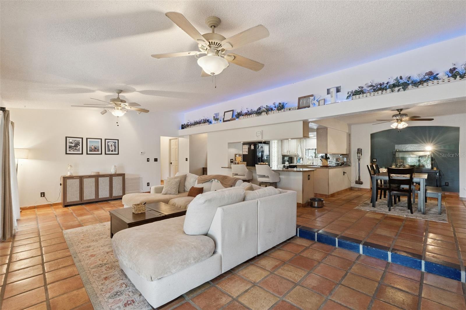 855 BENCHWOOD DR — photo 3