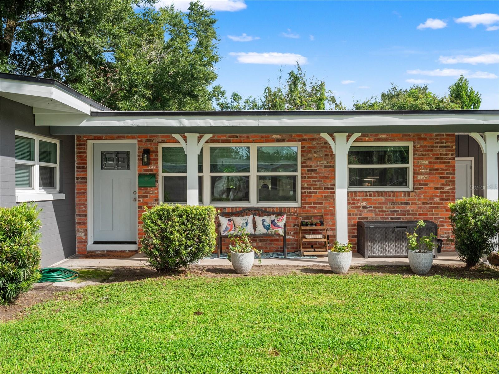 1210 CANBERRA AVE — photo 3