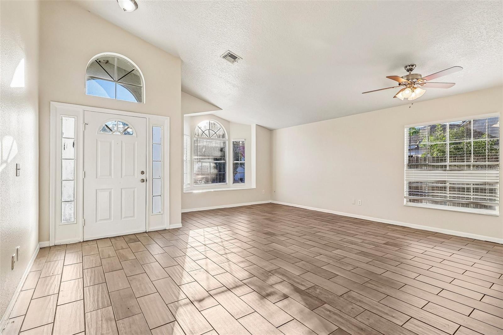 9200 VALENCIA PALMS DR — photo 2