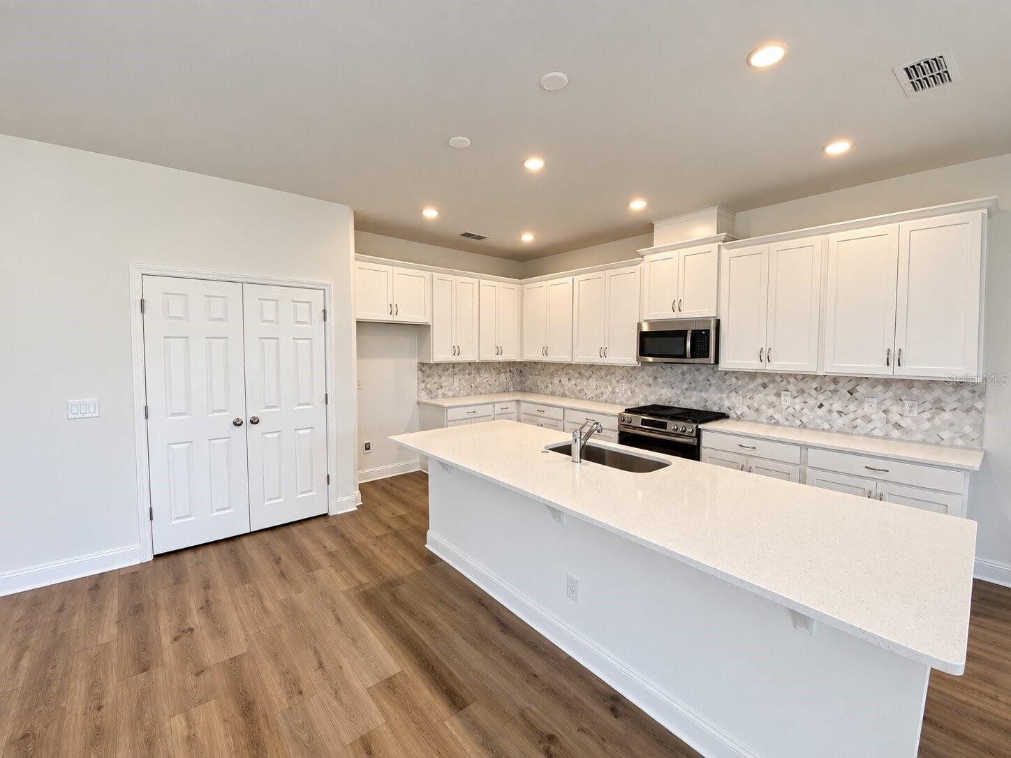 416 LEMONGRASS RD — photo 2