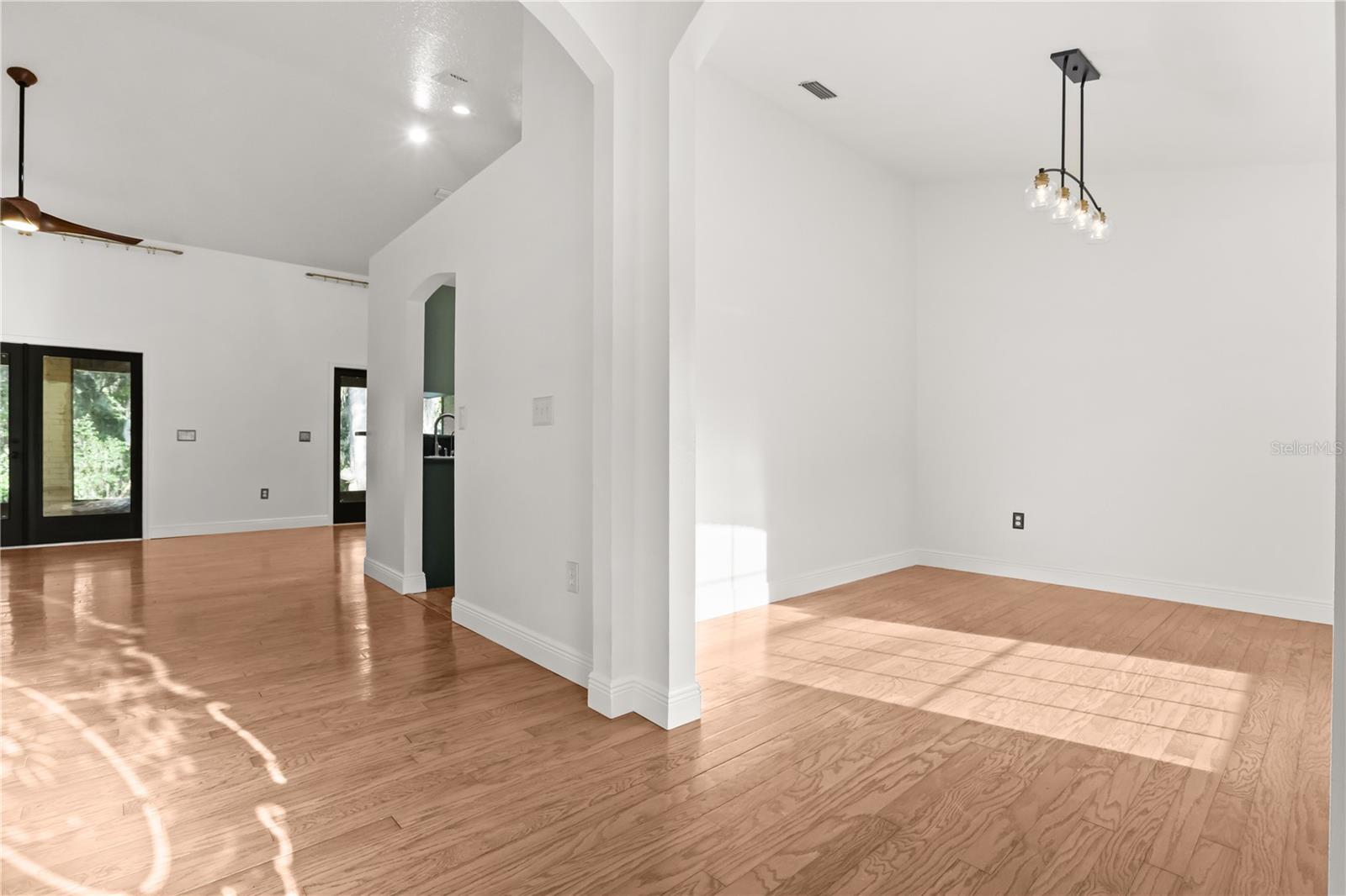 141 POINCIANA LN — photo 2