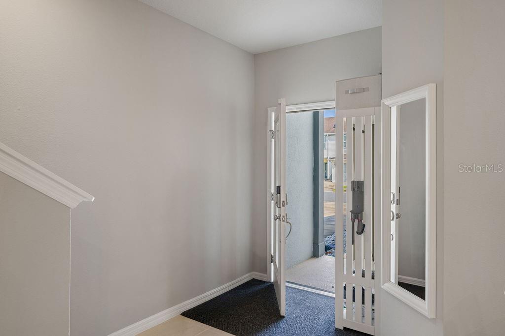 3954 PLAINVIEW DR — photo 3