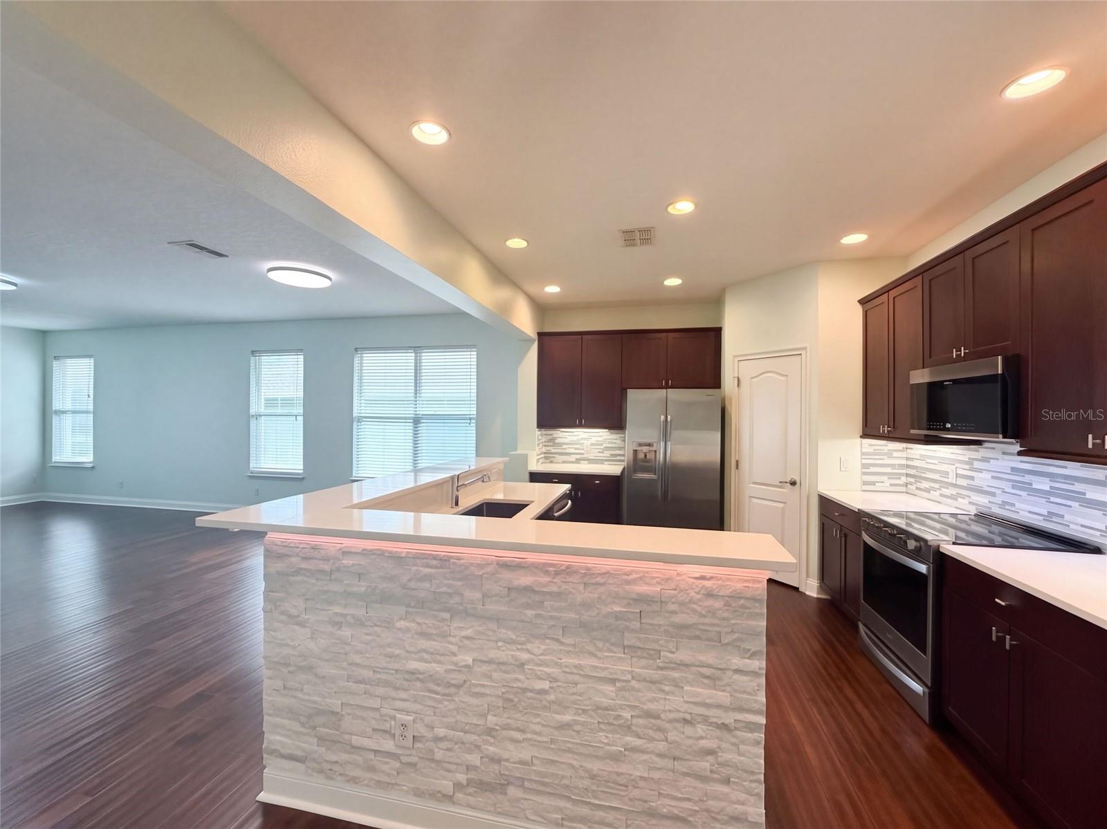7271 LONDALE BLVD — photo 2