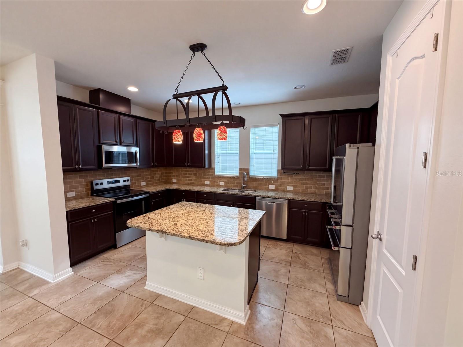 8231 LAUREATE BLVD — photo 2