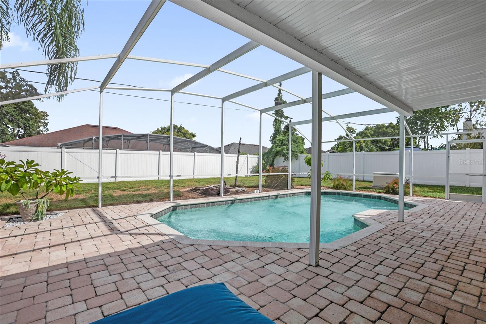 1601 ROSS DR — photo 2