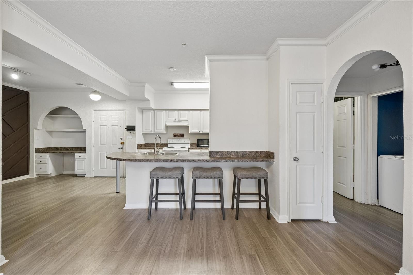 911 N ORANGE AVE #411 — photo 2