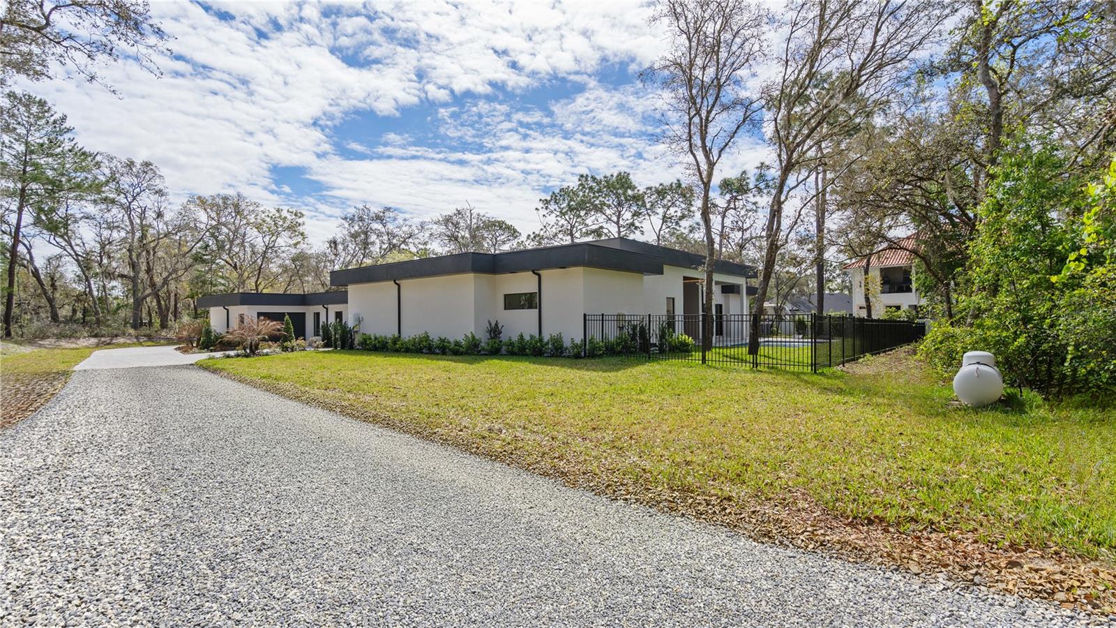 1447 BIRD RD — photo 2