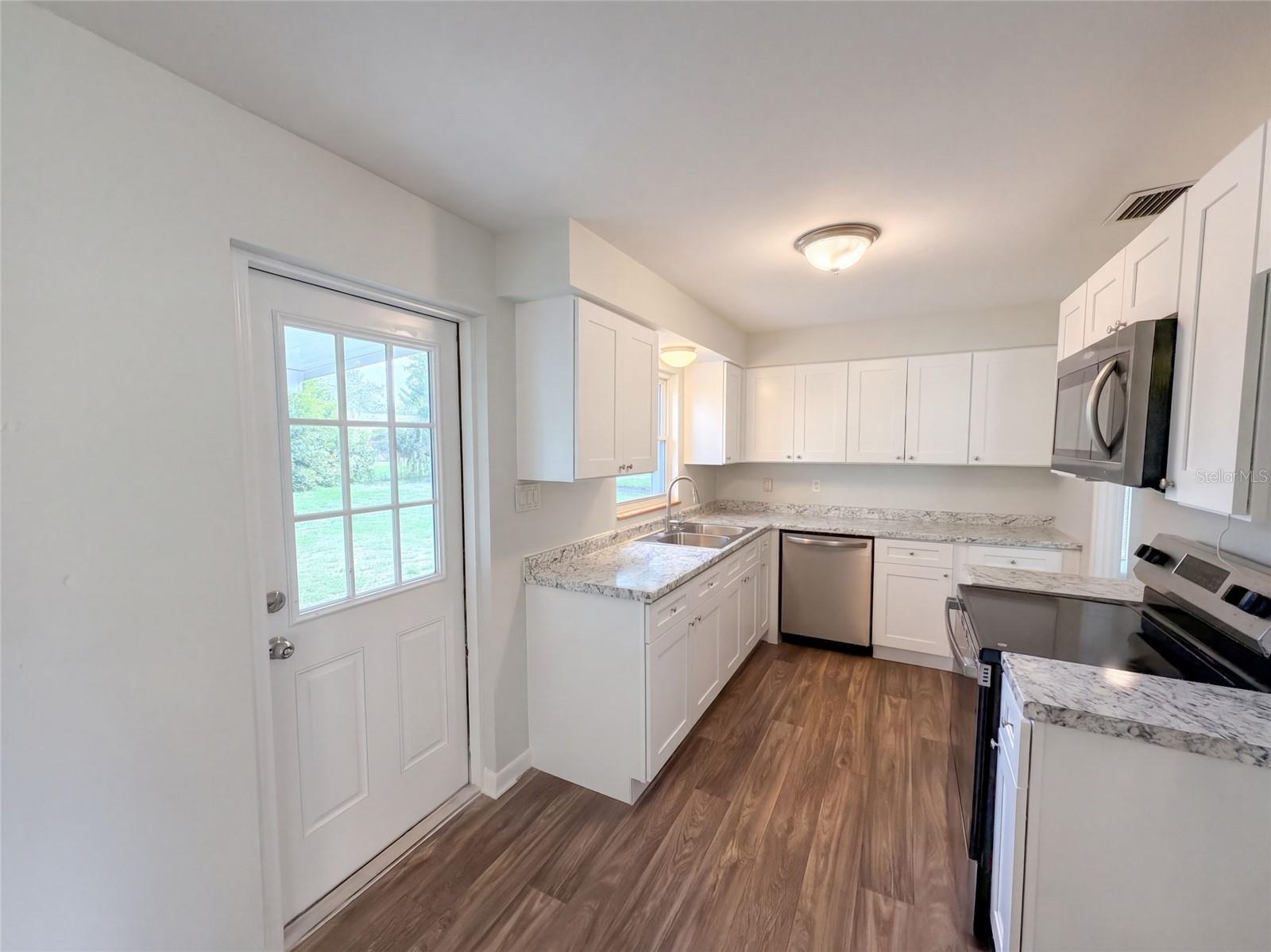 411 W SEMINOLE AVE — photo 2