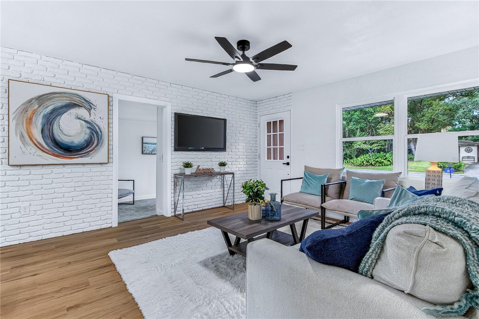 2426 S LAUREL AVE — photo 3