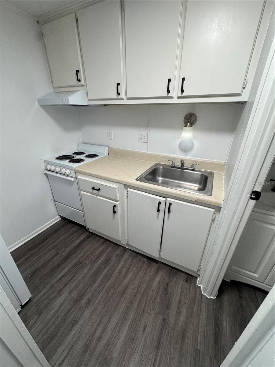 420-420 MILLS ST #10 — photo 5