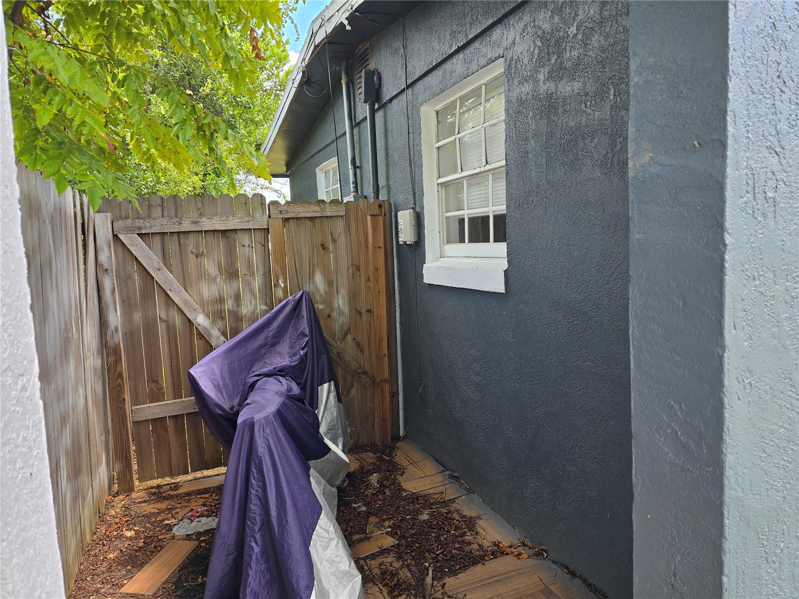 852 DERBYSHIRE RD — photo 9