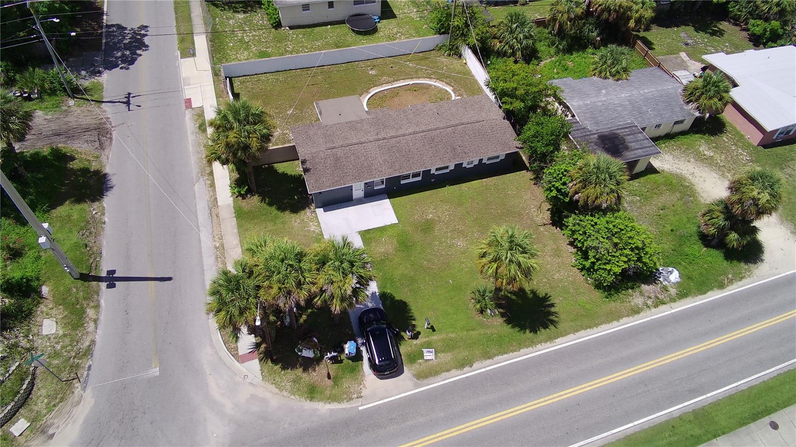 852 DERBYSHIRE RD — photo 10
