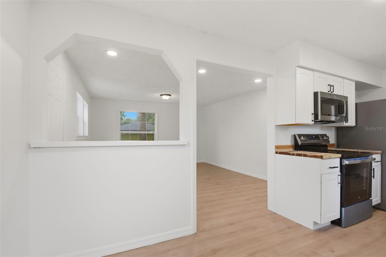 1016 W 8TH ST — photo 11