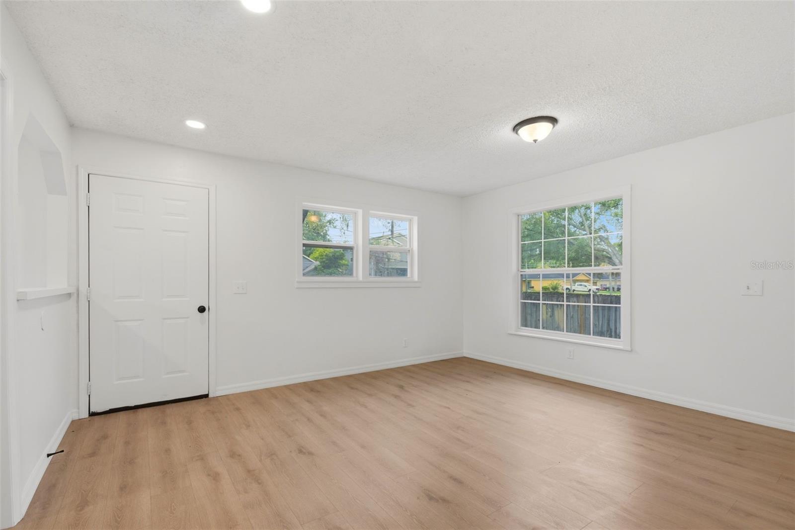 1016 W 8TH ST — photo 5