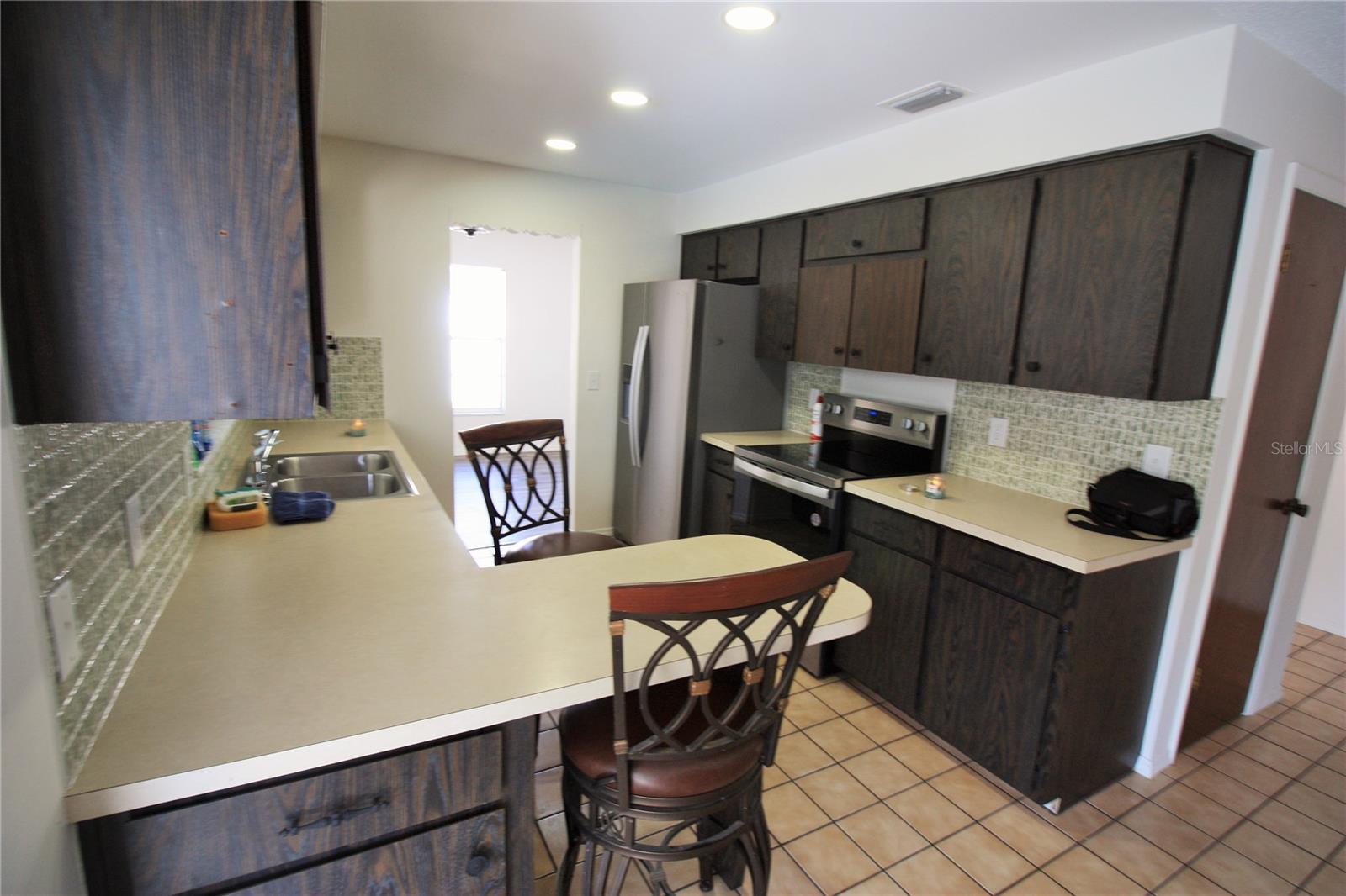 390 LILAC RD — photo 3