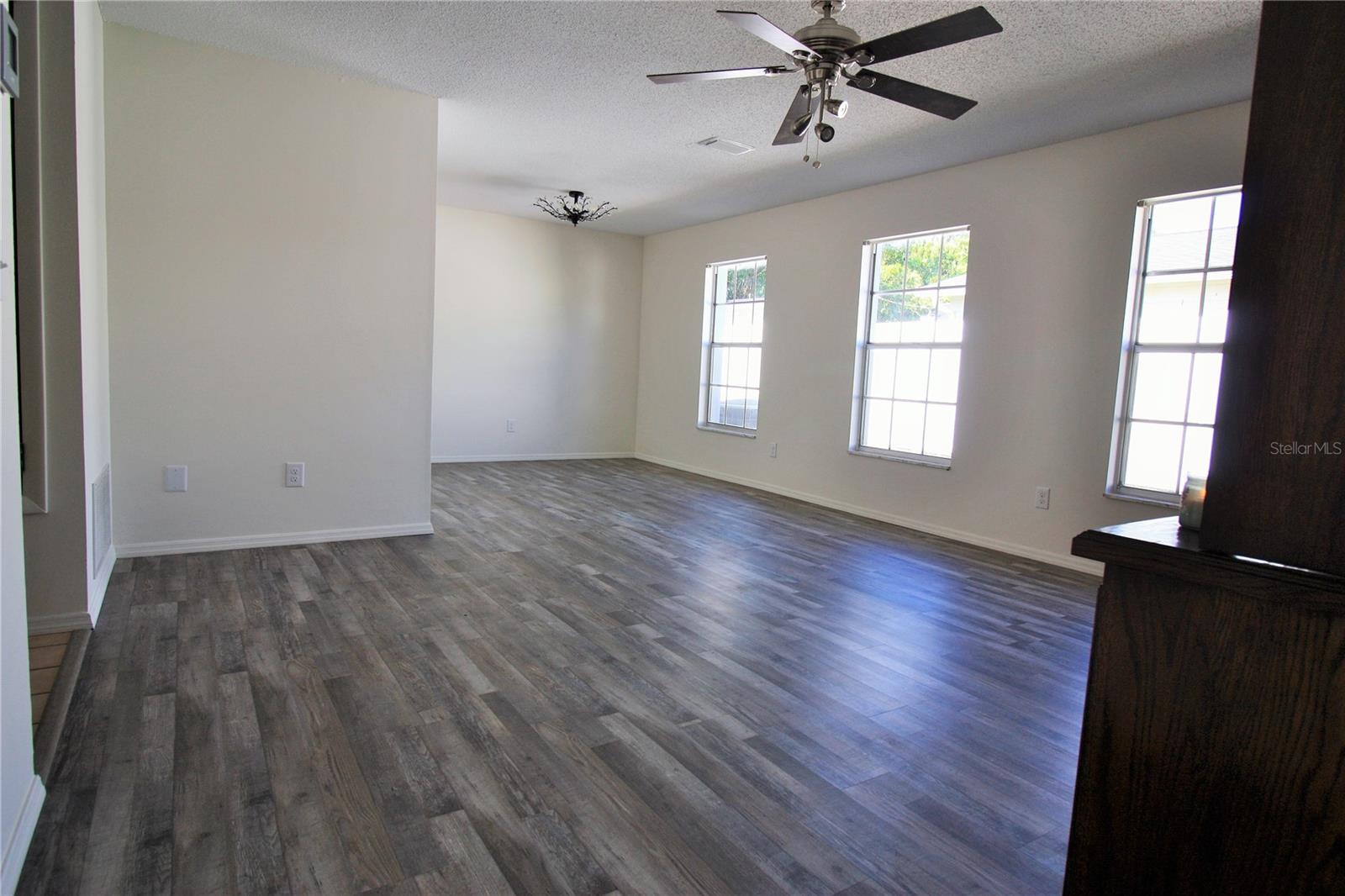 390 LILAC RD — photo 10