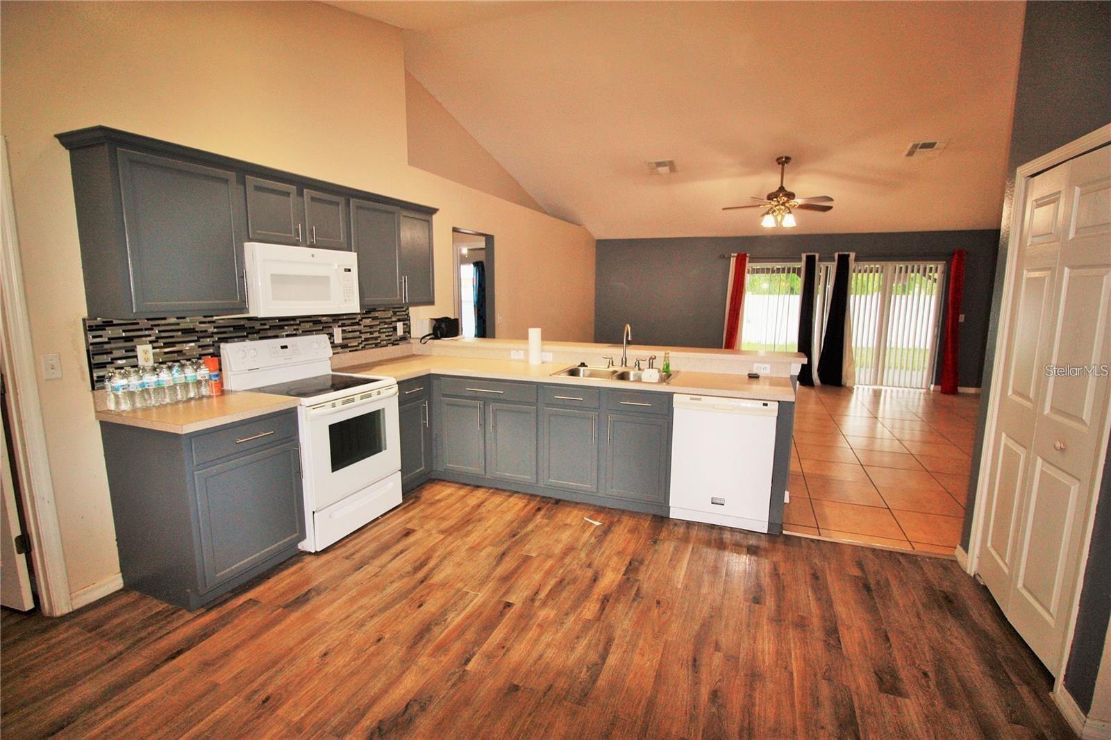 222 CHURCHILL CT — photo 2