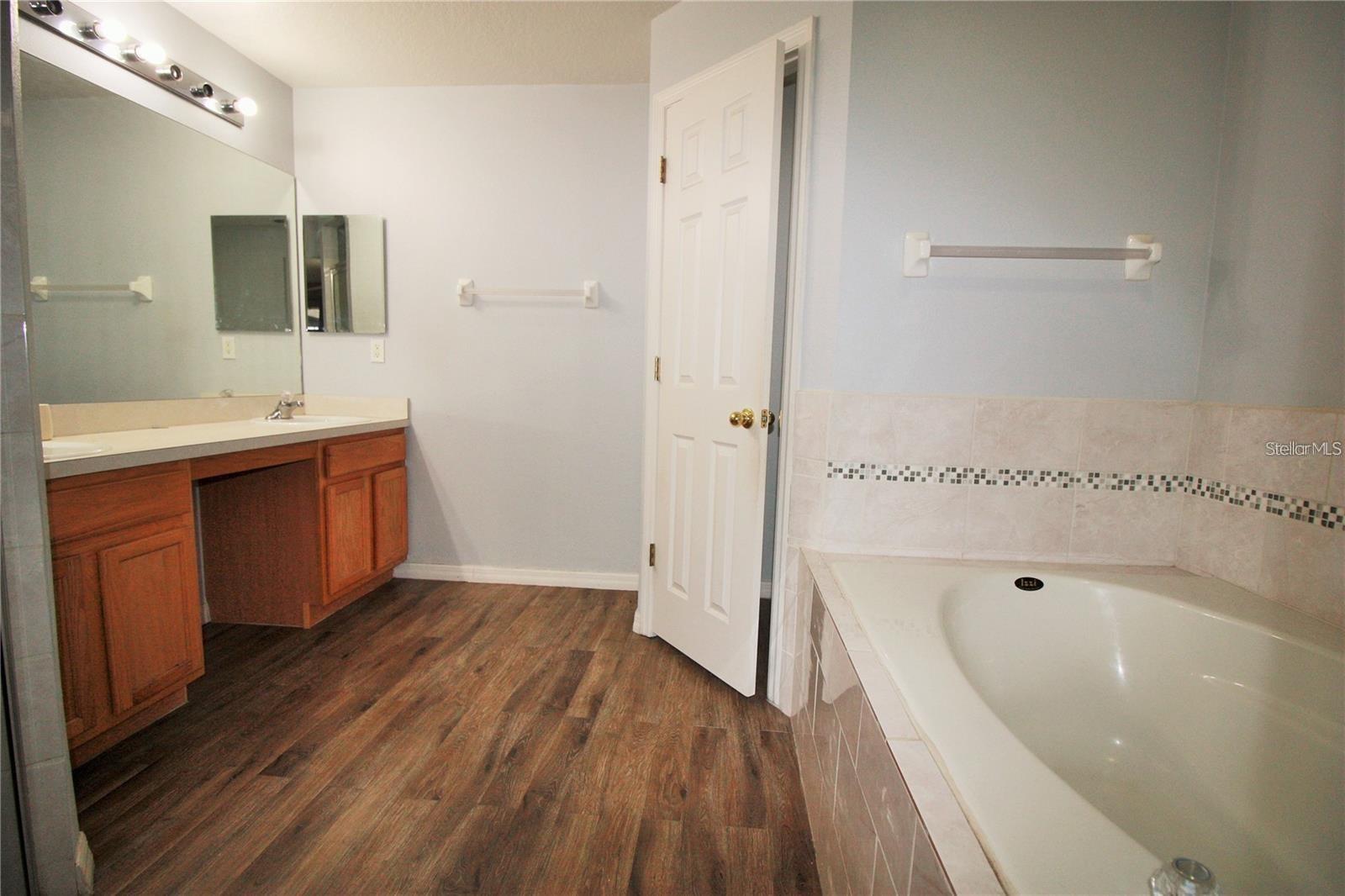 222 CHURCHILL CT — photo 12